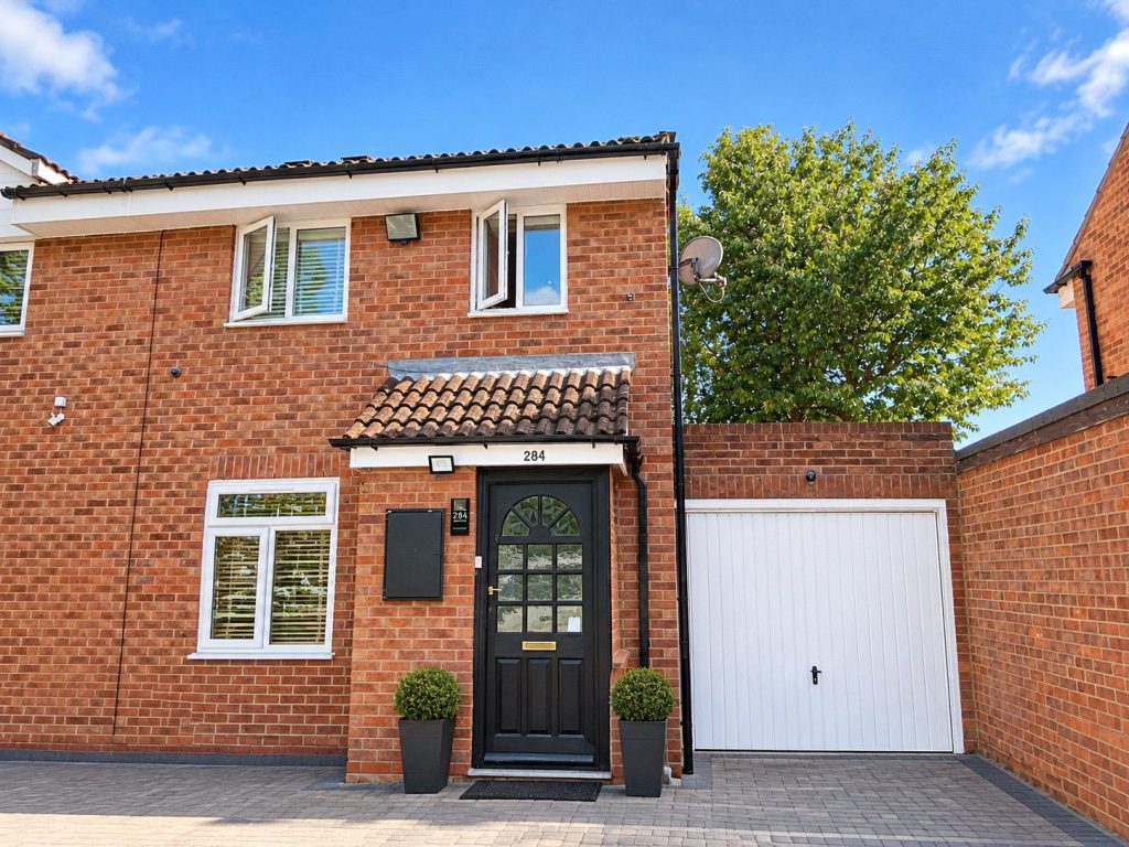 Damson Lane, Solihull, B92 9EH